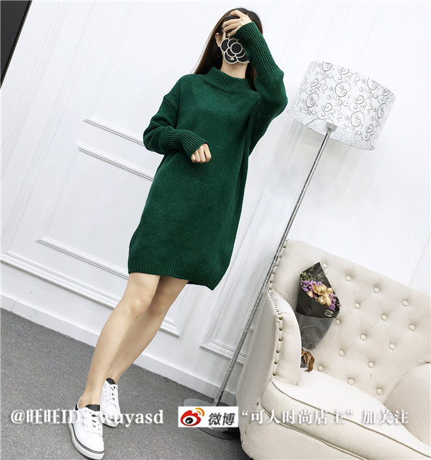 Sweater สีเขียว เสื้อไหมพรมถักยาว 27.5 นิ้ว ใส่ตัวเดียวเป็นมินิเดรสได้เลย เก๋ๆ ไหมพรมนุ่มยืดได้เยอะ