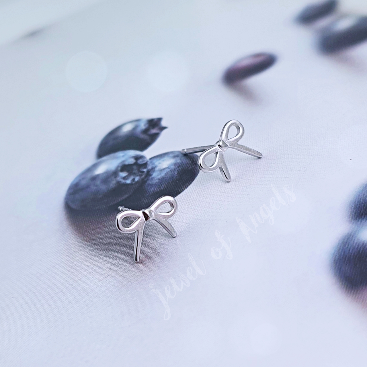 ต่างหูเงินแท้S925 รุ่น Gift ต่างหู stud รูปผูกโบว์ สีเงินเล็กๆ เงินแท้ทั้งชิ้น ตุ้มหูเงิน Silver925