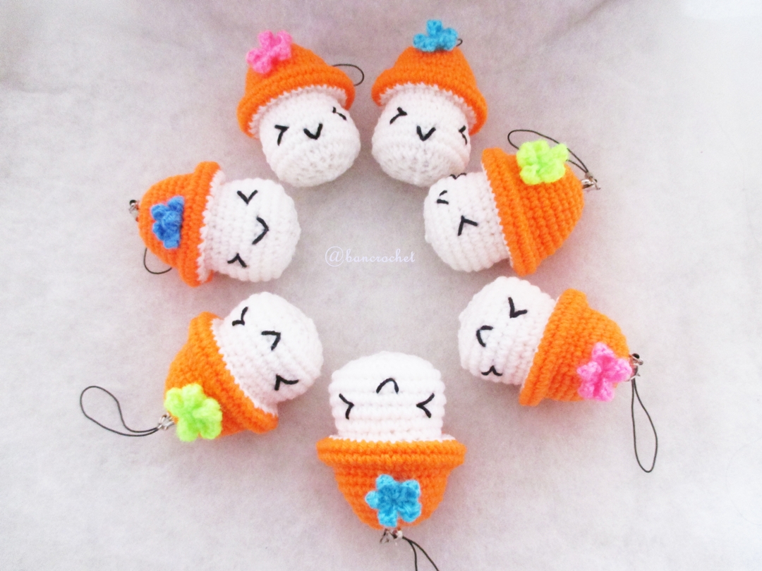 พวงกุญแจเห็ดถัก สีส้ม