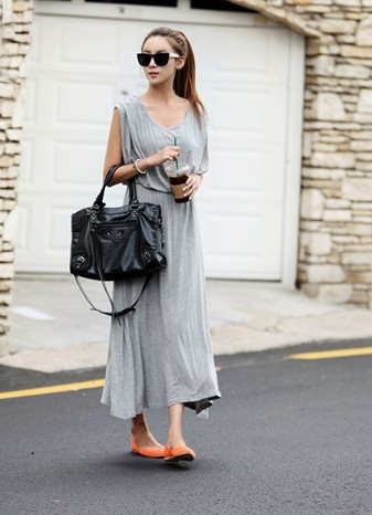 Maxi Dress แม็กซี่เดรสยาว สีเทา โชว์หลัง มาพร้อมเกาะอกสีดำ เก๋ไก๋สุดๆ ผ้าเนื้อดี ทิ้งตัว black