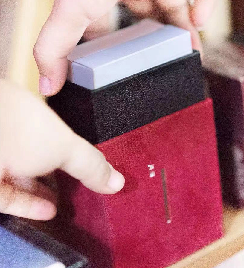 อุปกรณ์เสริมมายากล กล่องเก็บไพ่สะสม yuci (Card Case)