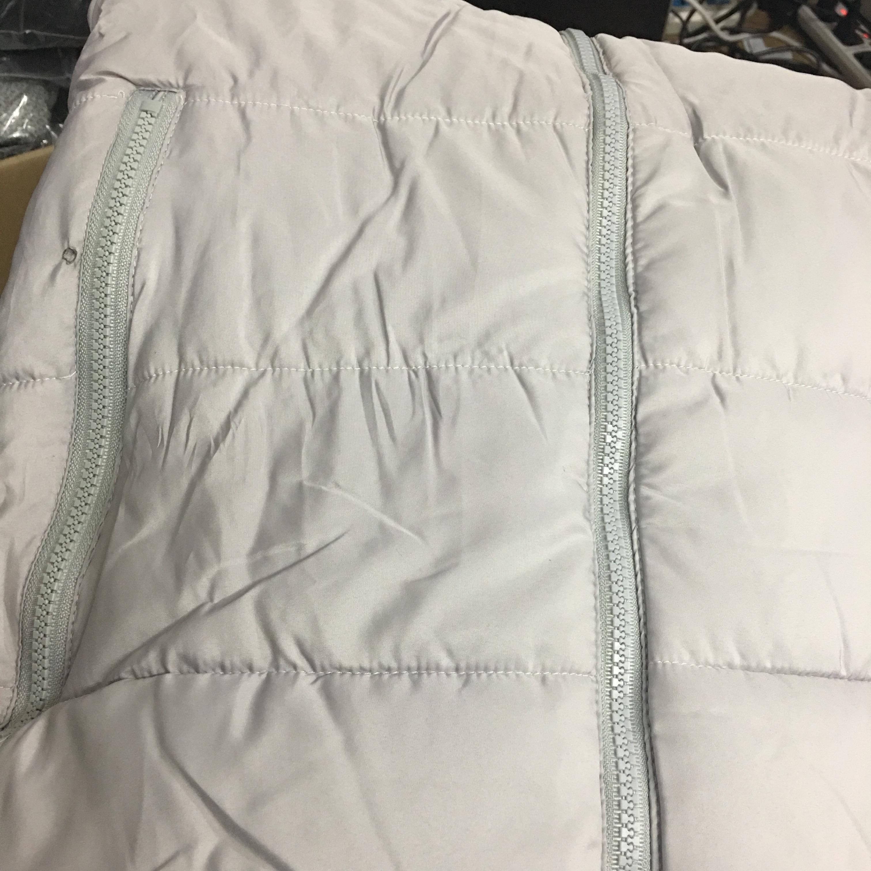 ** มีตำหนิ**เสื้อกั๊กกันหนาว บุนวมฟูๆ แต่งขนเฟอร์สีขาวที่ฮู้ด ผ้าร่มเนื้อดีกันลม เกาหลีมากๆ