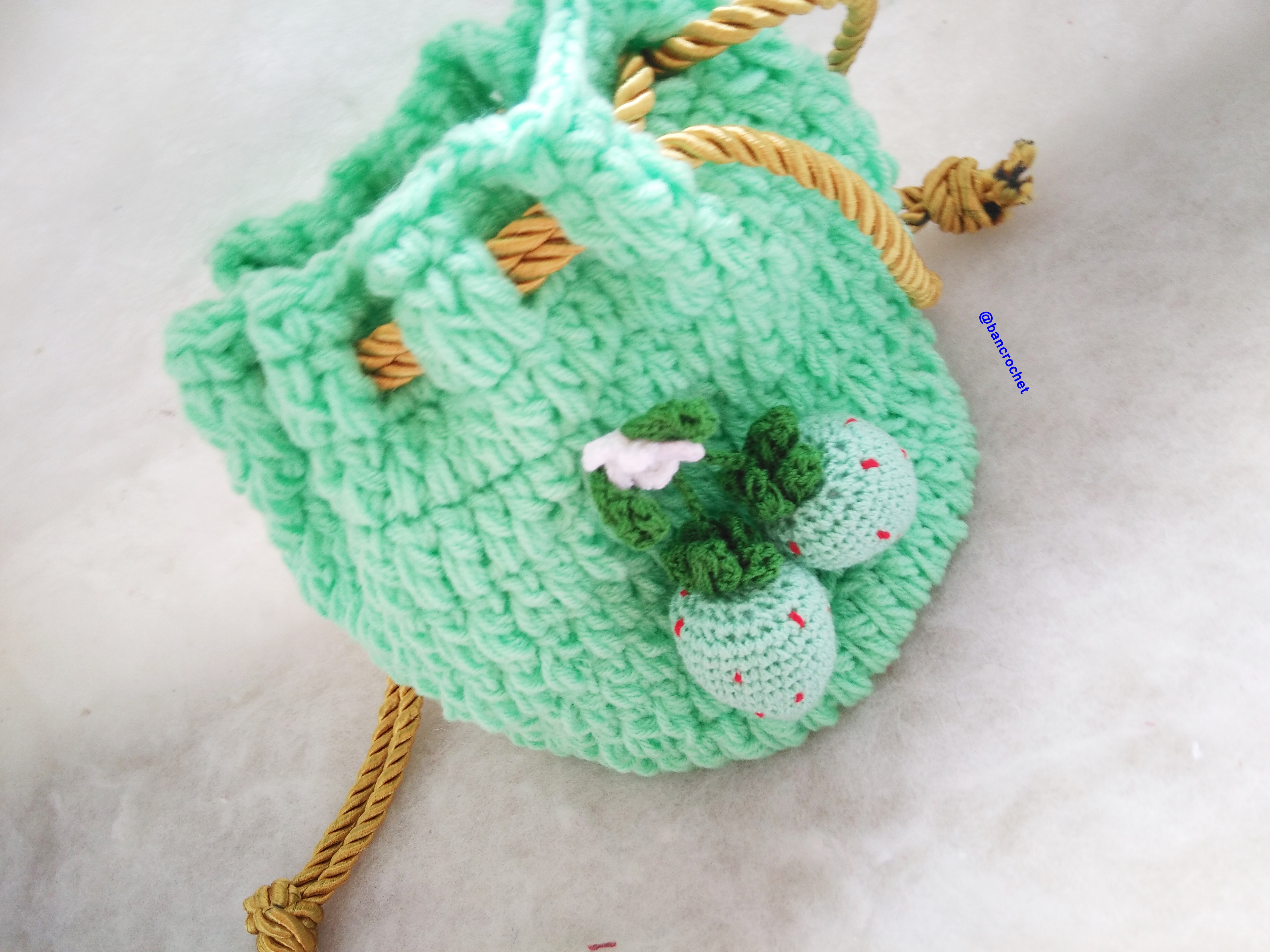 Bancrochet กระเป่าหูรูดถักโครเชต์ crochet bucket bags เขียว 5.5x4 นิ้ว