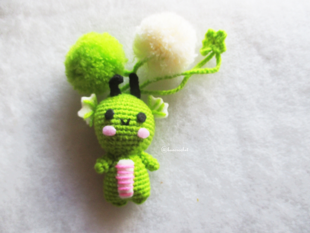 ที่ห้อยกระเป๋า พวงกุญแจตุ๊กตามังกรเขียว ปอมปอม dolls pom pom amigurumi crochet keychain