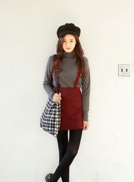 พร้อมส่ง - สีแดง เอี๊ยมกระโปรง น่ารักๆ แดงเลือดหมู