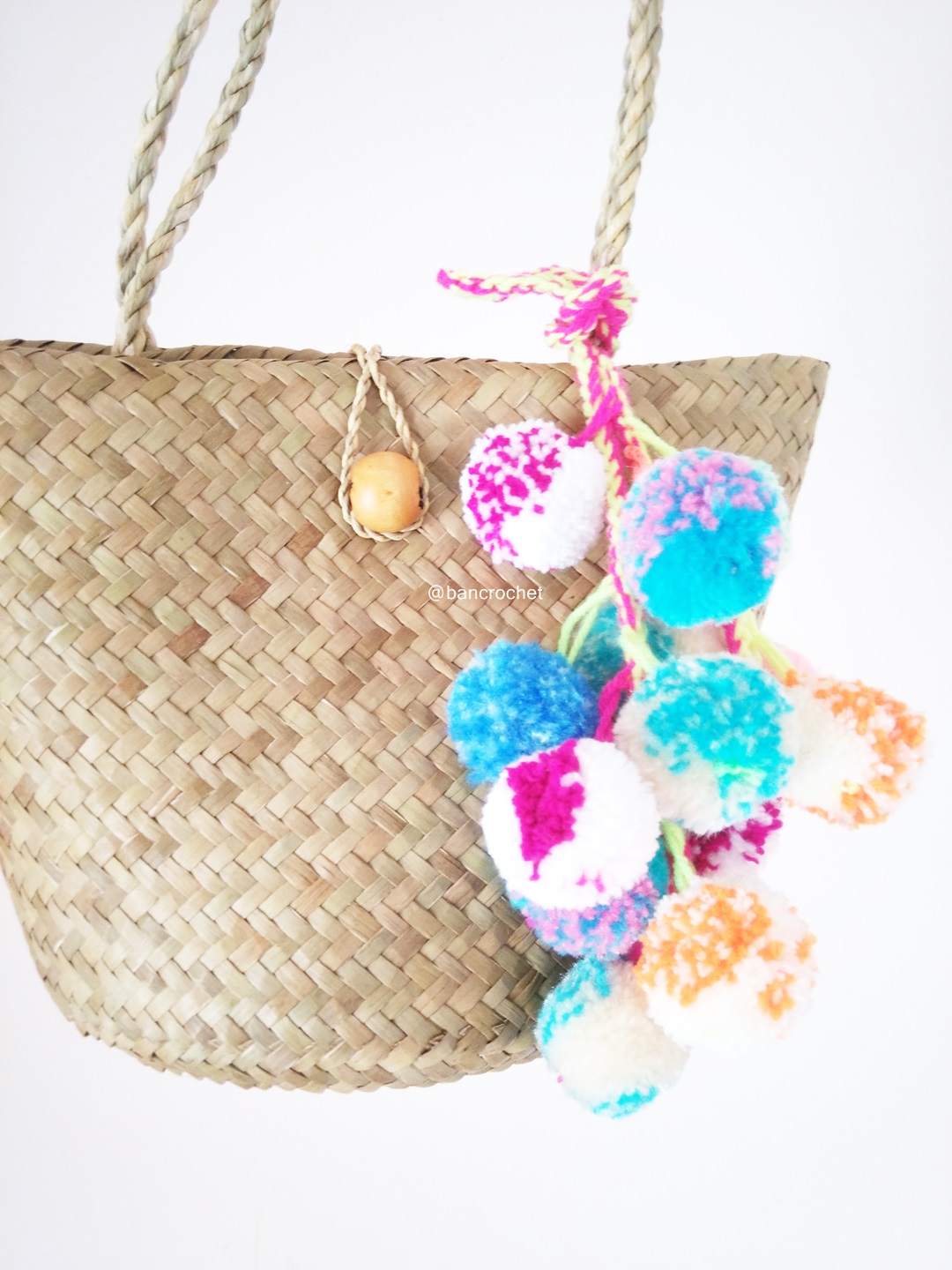 กระเป๋าสานกระจูดห้อยปอมปอม grajood basket weave bags คละสี 7*10*7*12 นิ้ว