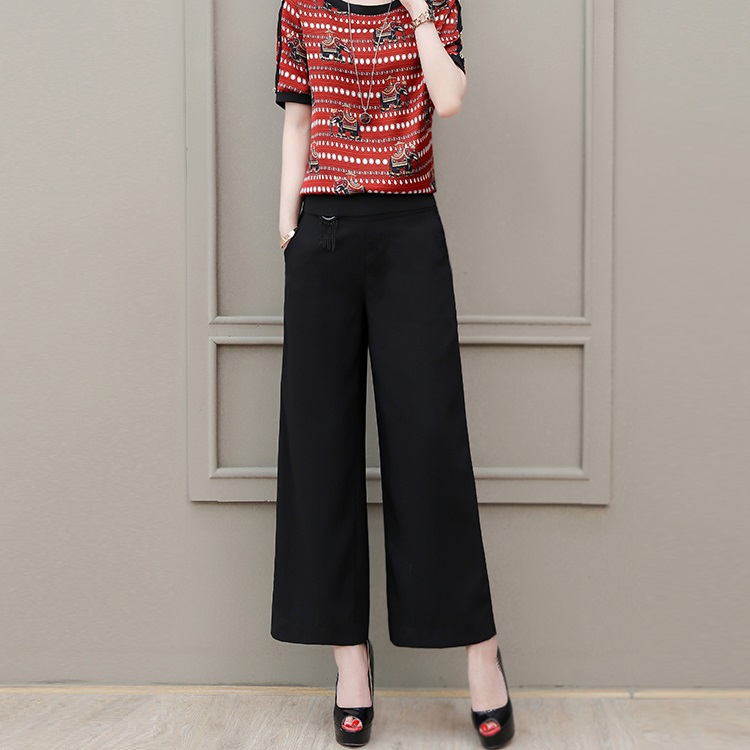 Trousers515 กางเกงขายาวสีพื้นดำ เอวสม็อคยางยืดด้านหลัง มีซิปข้าง กระเป๋าข้าง ผ้าสูทเนื้อดีเรียบสวยไม่ยับง่าย งานดีผ้าสวยเหมือนราคาหลักพัน รุ่นนี้แมทช์กับเสื้อได้ทุกทรง ใส่เที่ยว/ใส่ทำงานได้