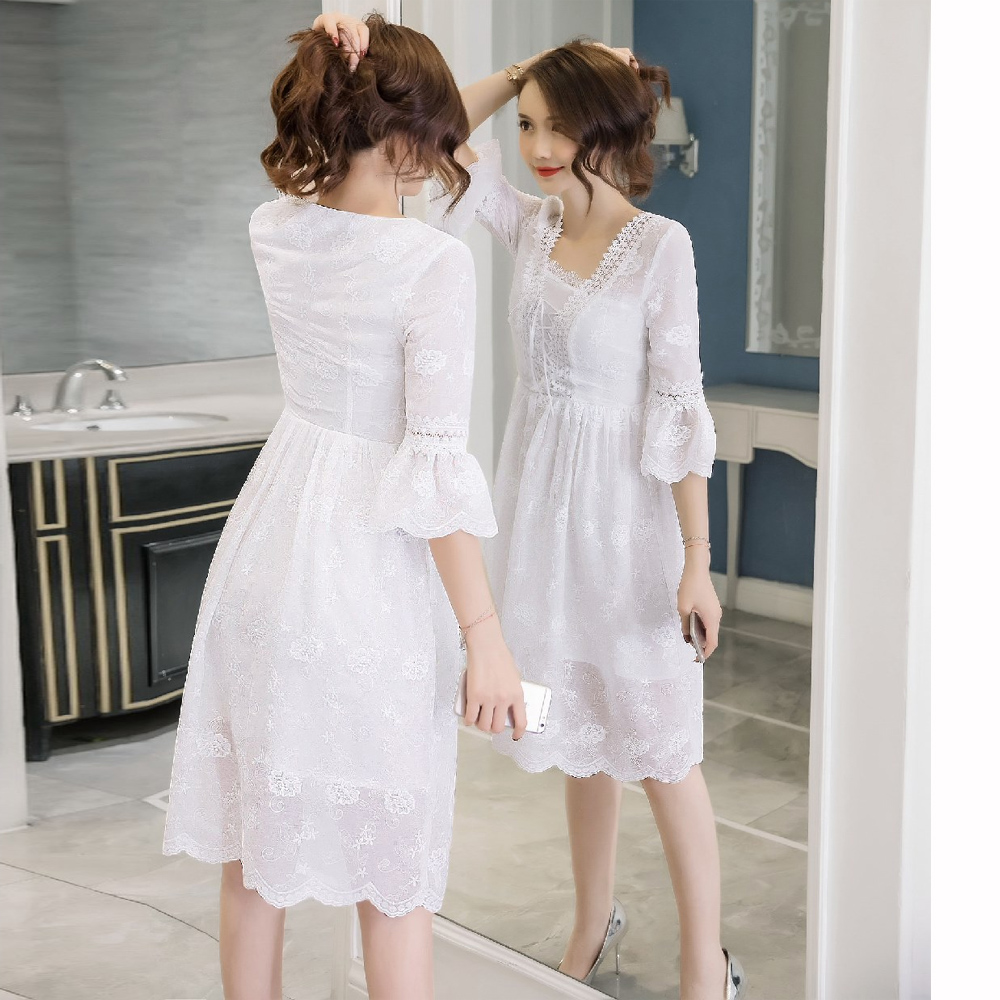 Dress4720 เดรสยาวชีฟองสีขาวปักลูกไม้ลายดอกทั้งตัว คอวีแต่งเชือกผูกไขว้ แขนยาวสี่ส่วนระบายแต่งลูกไม้ ซิปข้าง เอวสม็อคยางยืด ผ้าชีฟองเกรดพรีเมียมเนื้อดีนุ่มน่าใส่ มีซับในอย่างดี งานสวยหรูดีเทลดีงามดูสวยแพง ใส่เที่ยว/ใส่ออกงานได้