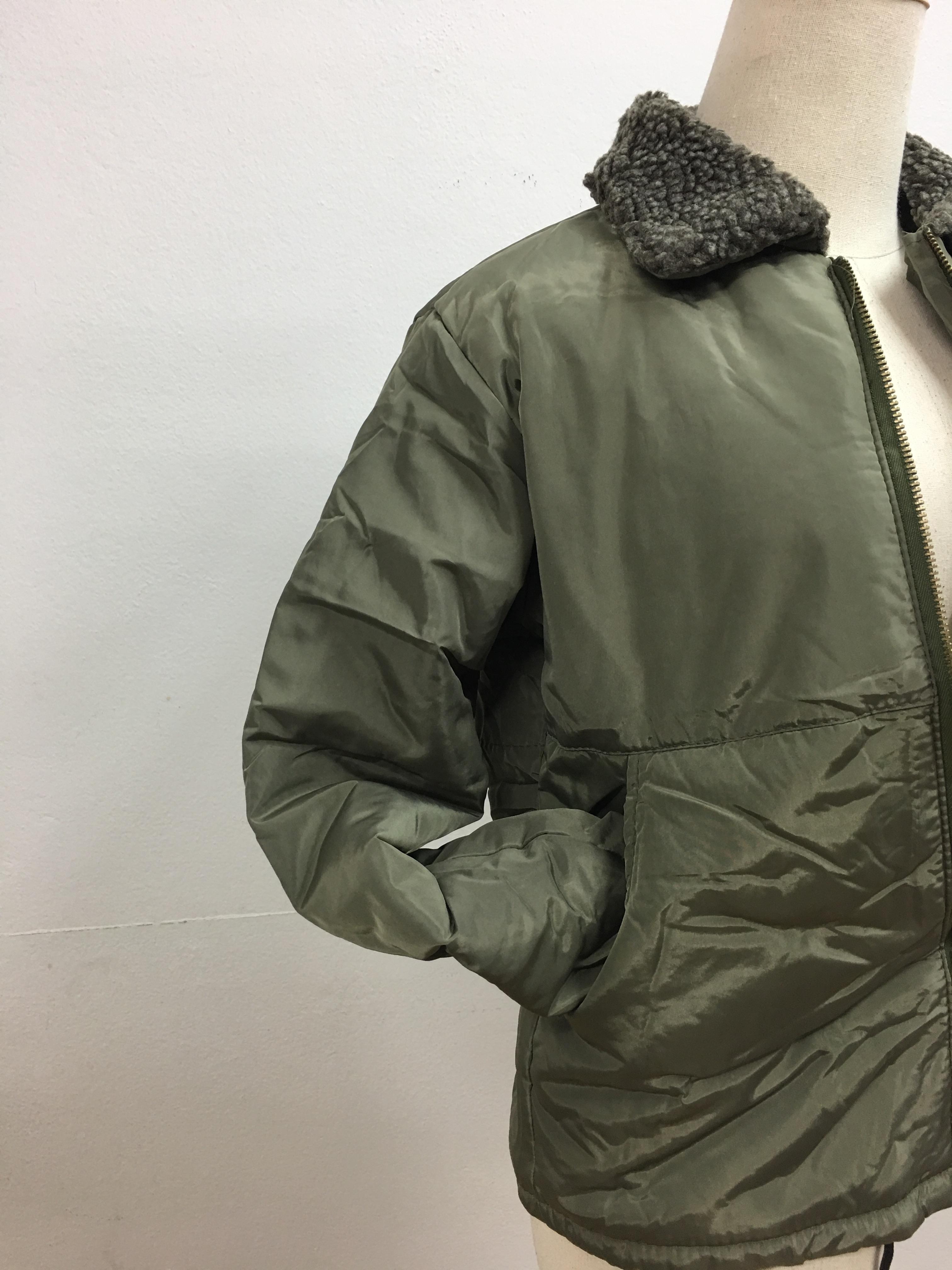 เสื้อกันหนาว บุนวมฟูๆ แต่งขนแกะที่คอปกเสื้อ ตัวสั้นน่ารัก ผ้าร่มเนื้อดีกันลม เกาหลีมากๆ พร้อมส่ง