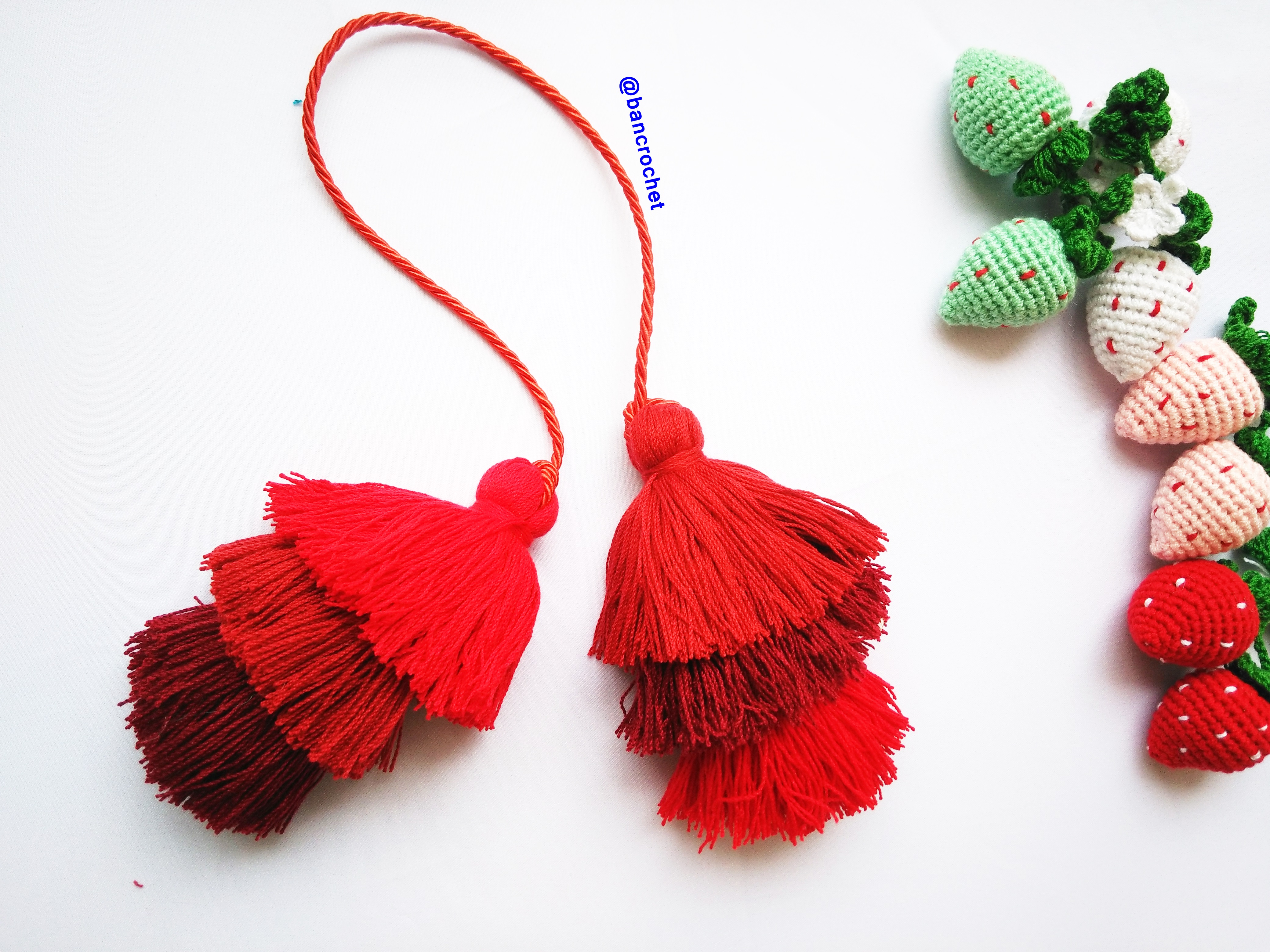 Bancrochet พู่ห้อยกระเป๋า/ที่ห้อยกระเป๋าแฮนด์เมด Tassels keychain hanging for bags หลากสี 4 นิ้ว
