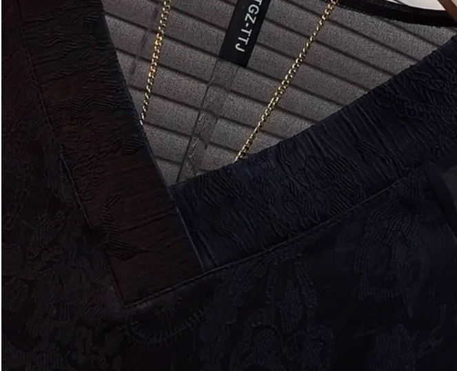 เสื้อลูกไม้ สีดำ พลัสไซต์ เสื้อลูกไม้ แบบผู้ใหญ่ สีดำ ใส่ออกงาน แบบสวย ๆ ผ้าทิ้งตัว เงางาม ใส่ออกงานทางการ 737926