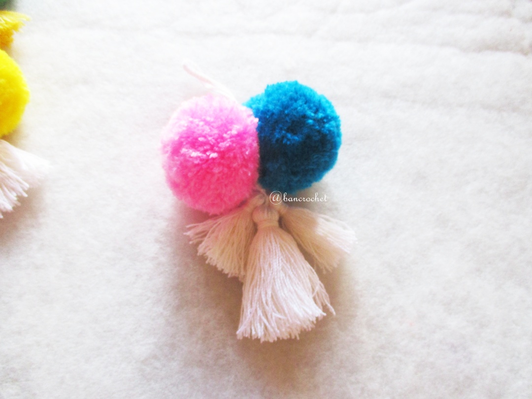 พู่+ปอมปอมแขวนกระเป๋าถักโครเชต์ pompom crochet