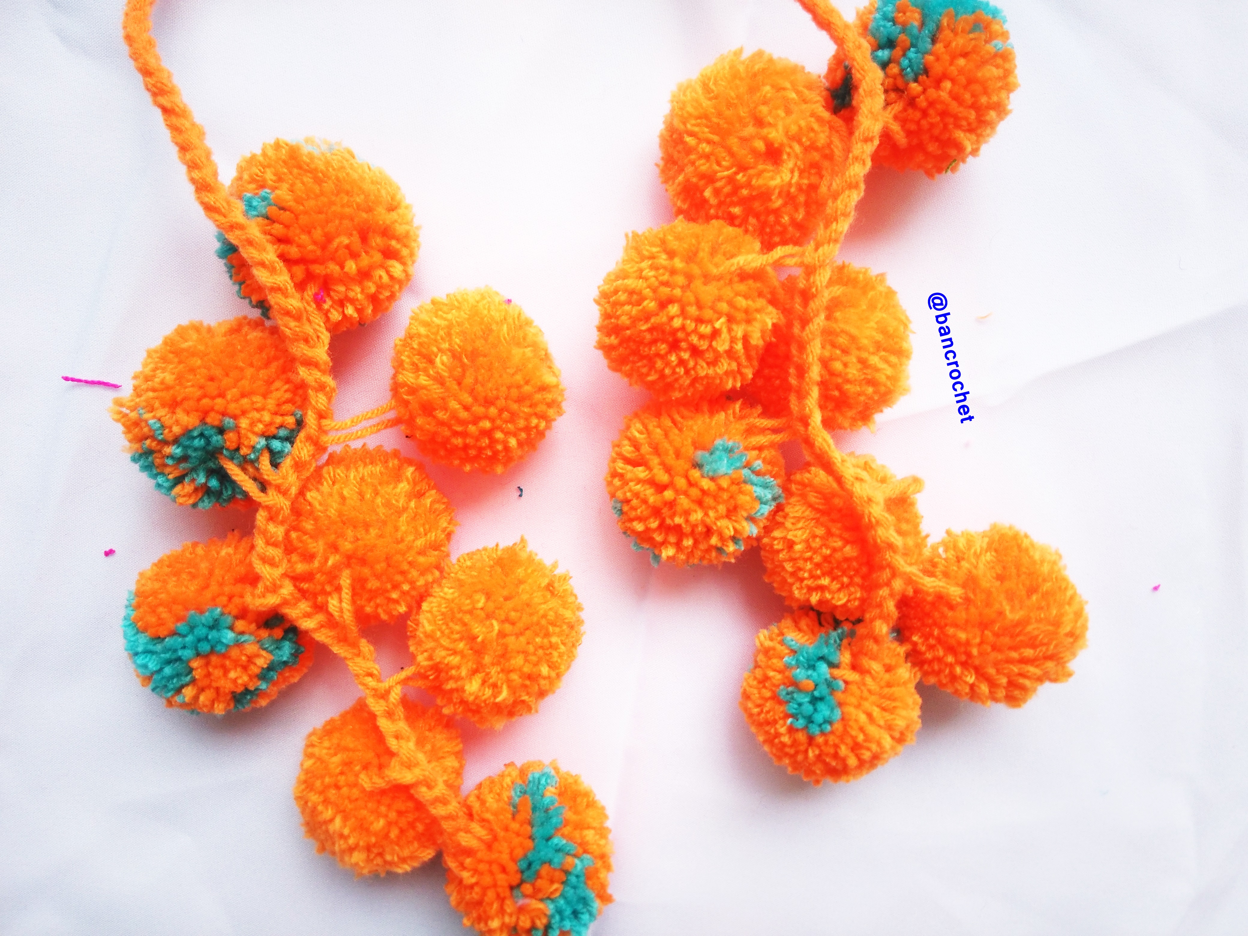 Bancrochet ปอมปอมห้อยกระเป๋า/ที่ห้อยกระเป๋าแฮนด์เมด Tassels keychain hanging for bags หลากสี 4 นิ้ว