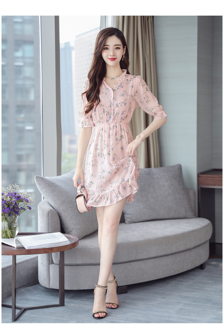 Dress4620 เดรสชีฟองลายดอกไม้สีชมพู กระดุมผ่าหน้าช่วงอก ทรงคอวีปกระบายเล็กๆ เอวยางยืด แขนสามส่วนระบาย