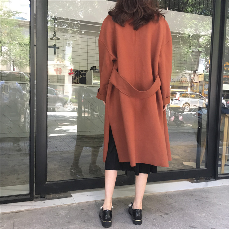 เสื้อโค้ทคลุม สไตล์เกาหลี ผ้าดีทิ้งตัวมีน้ำหนัก กันลมได้ดี เหมาะใส่ไปอากาศไม่หนาวมาก ใส่แล้วเกาหลีสุดๆไปเลย same pic