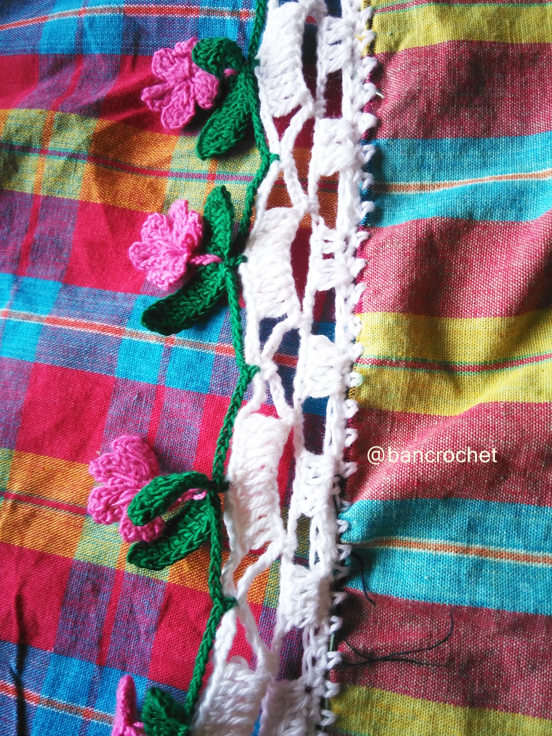 ผ้าปูโตีะถักโครเชต์ Crochet table runner หลากสี 150*150 CM