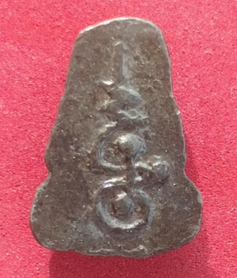 พระปิดตานะหัวเข่าเจ้าคุณผล วัดหนัง