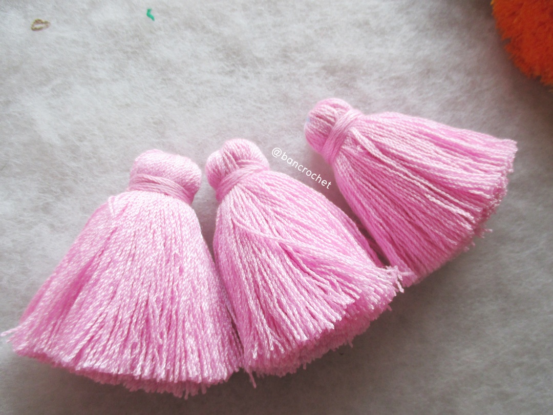 พู่แบบหนาฟู ขนาด 2 นิ้ว 4 ply tassel crochet acrylic yarn 4 ply ชมพู 2 นิ้ว