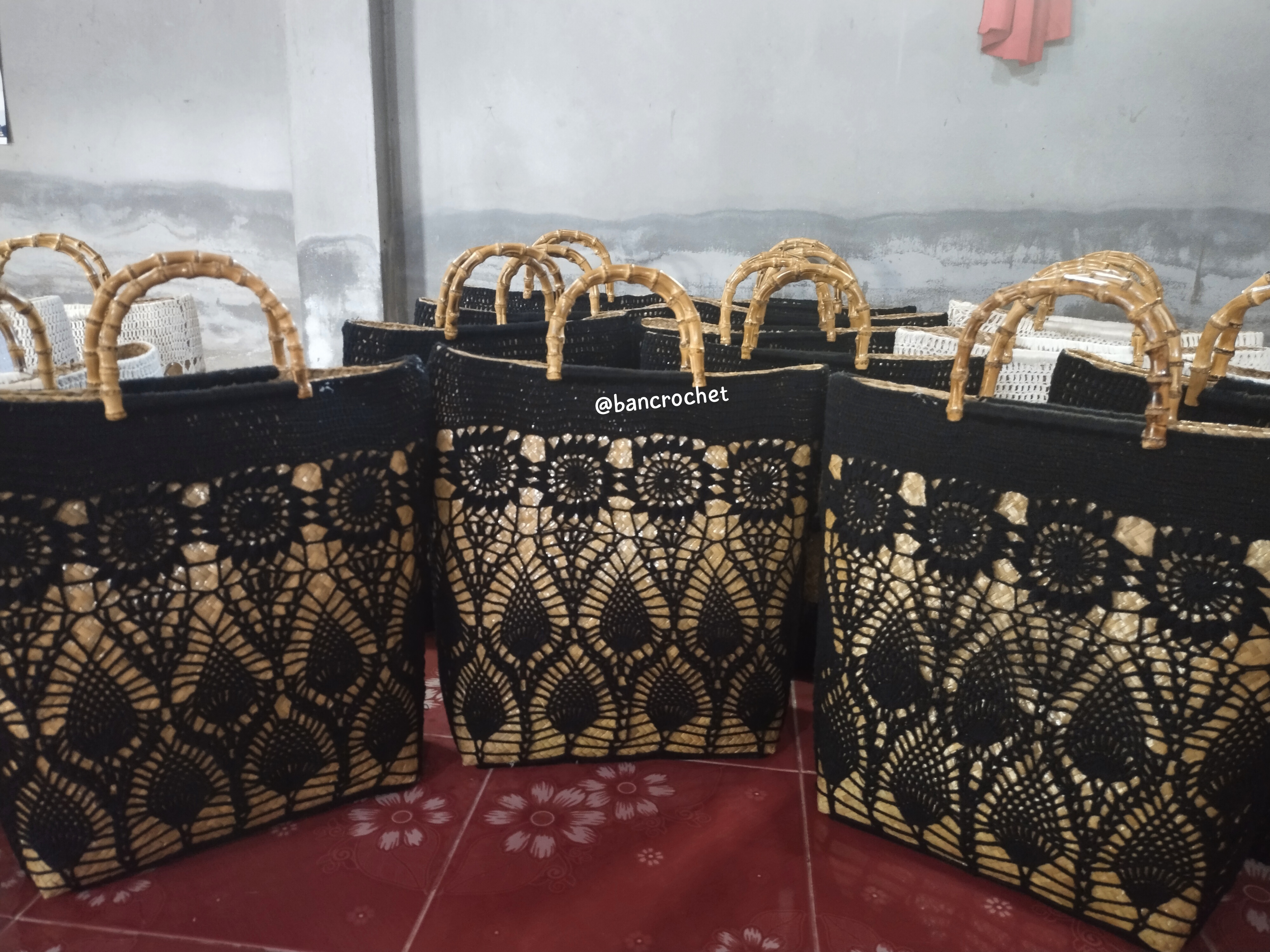 Bancrochet กระเป๋าถักโครเชต์ crochet bag หลากสี 30*40 ซม.