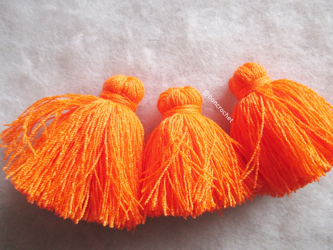 พู่แบบหนาฟู ขนาด 2 นิ้ว 4 ply tassel crochet acrylic yarn 4 ply ส้ม 2 นิ้ว
