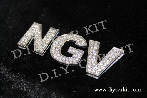 ตัวอักษร NGV ติดเพชร 