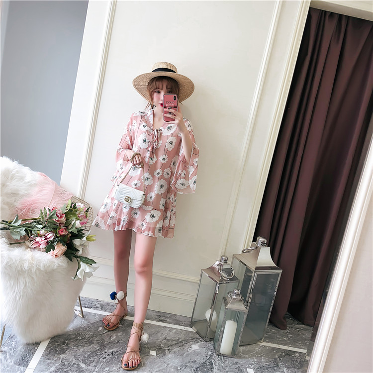 Dress4434 เดรสชีฟองลายดอกไม้สีชมพู อกผูกเชือกเก๋ๆ แขนระบาย ชายระบาย มีซับในอย่างดี งานสวยใส่ง่ายน่ารักมาก