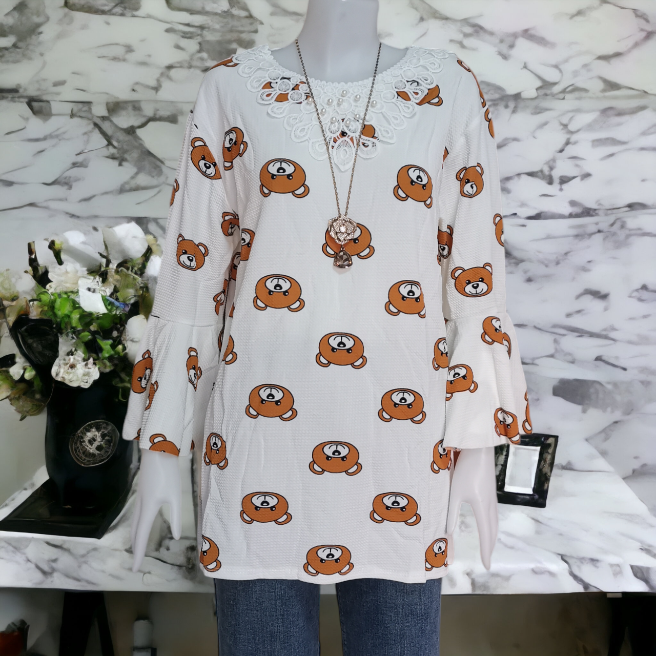 Dress3445 Big Size ชุดเดรส/เสื้อตัวยาวแฟชั่นไซส์ใหญ่ลายหน้าหมี คอลูกไม้ถัก แขนกระดิ่ง ผ้าวูลเวฟ(ผ้าหนังไก่)เนื้อนุ่มมีน้ำหนักทิ้งตัวยืดขยายได้เยอะ ลายหมี มี 3 สี กรม, ขาว, ดำ
