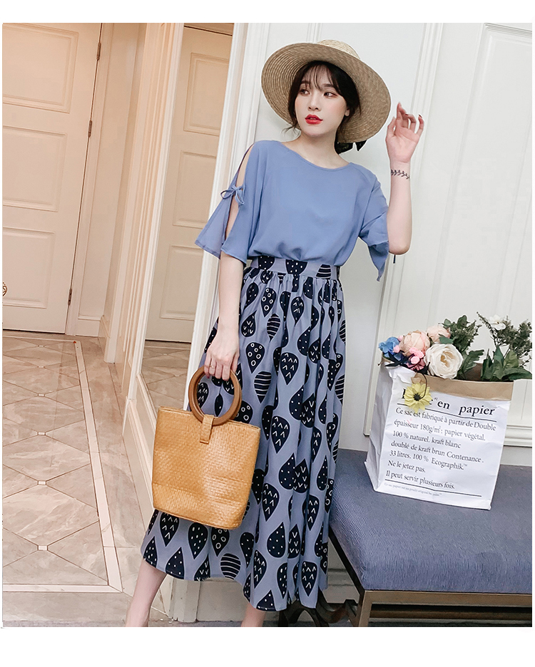 Set_bs1776 ชุดเซ็ท 2 ชิ้น(เสื้อ+กระโปรง) เสื้อแฟชั่นแขนผ่าผูกโบว์สีพื้นฟ้าคราม + กระโปรงยาวลายกราฟฟิคเอวยางยืด ผ้าโพลีเนื้อดีนุ่มใส่สบายผ้าเนื้อดีเรียบสวยไม่ยับง่าย งานเซ็ทเข้าชุดสุดน่ารัก ดีเทลเก๋ๆ ดีงาม แมทช์ได้ลงตัวเข้ากันดูดีที่สุด