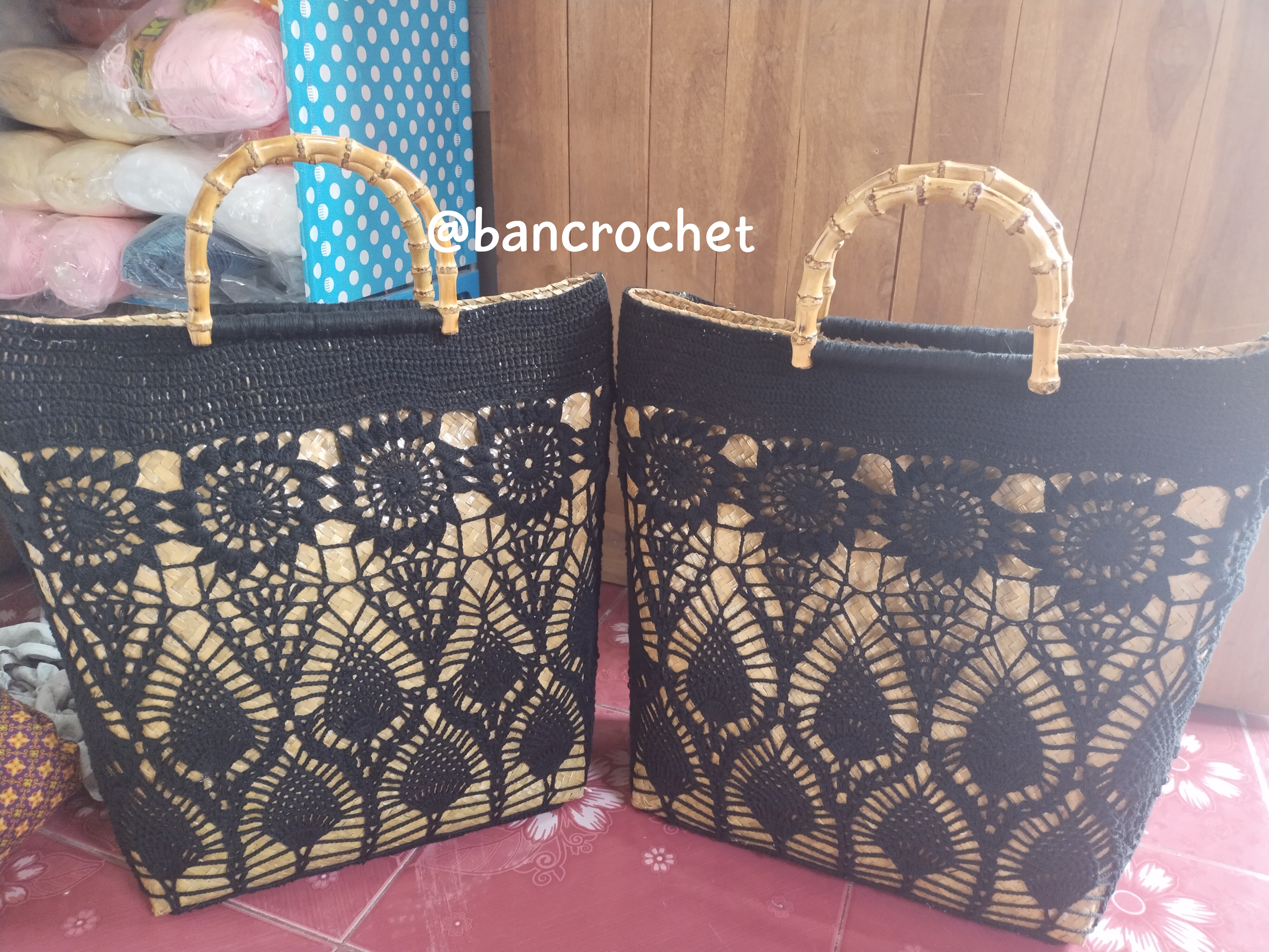 Bancrochet กระเป๋าถักโครเชต์ crochet bag หลากสี 30*40 ซม.