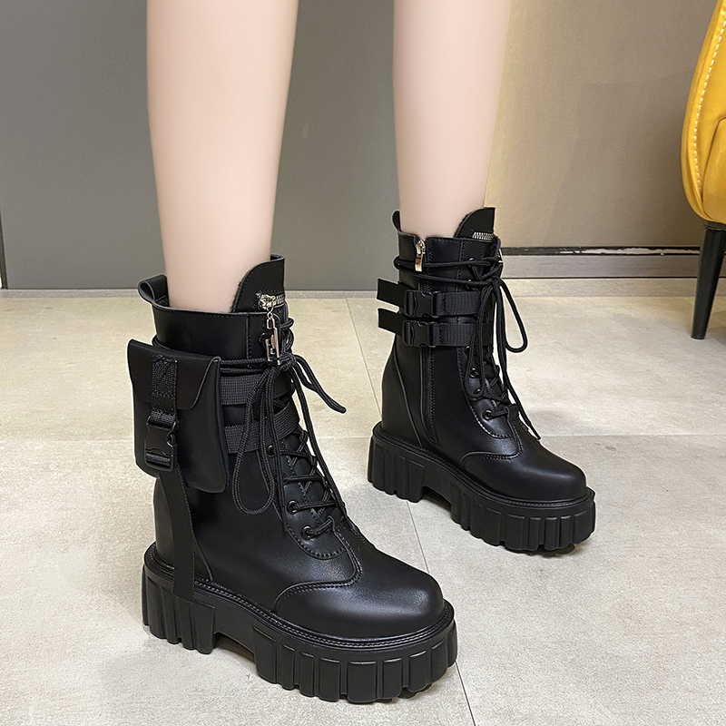 รองเท้าผ้าใบเสริมส้นสูง ไซต์35-39 สนใจทักแชท ฟรีค่าส่ง!