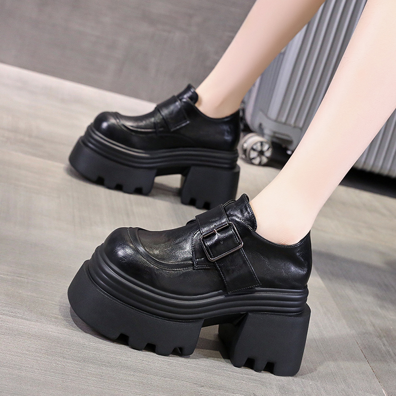 รองเท้าผ้าใบเสริมส้นสูง ไซต์35-39 สนใจทักแชท ฟรีค่าส่ง!
