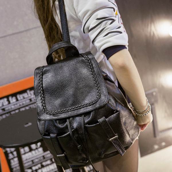 กระเป๋าเป้ หนังสีดำ ด้านในเป็นหูรูด หยิบของง่าย ใส่ของได้เยอะ black