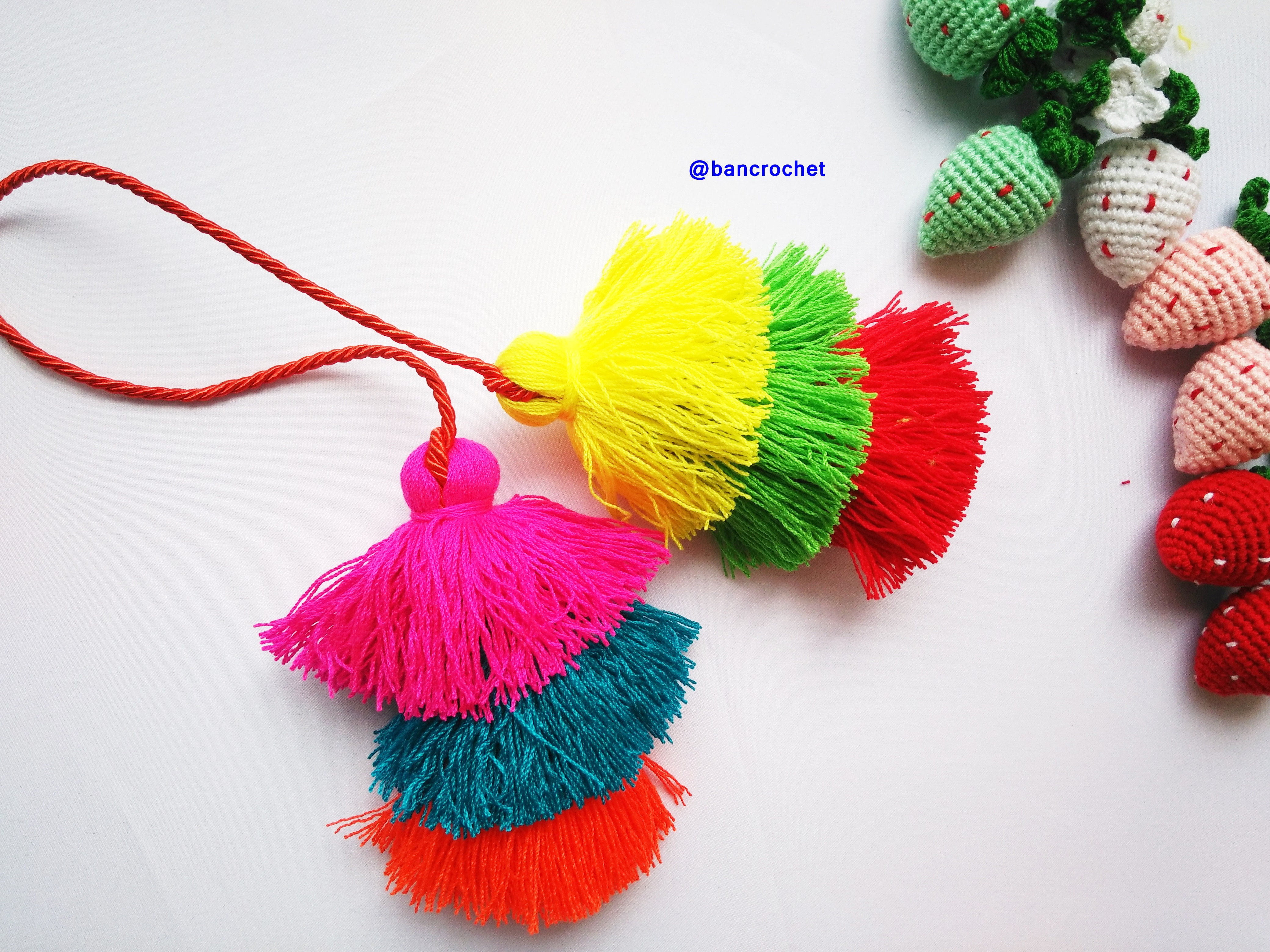 Bancrochet พู่ห้อยกระเป๋า/ที่ห้อยกระเป๋าแฮนด์เมด Tassels keychain hanging for bags หลากสี 4 นิ้ว