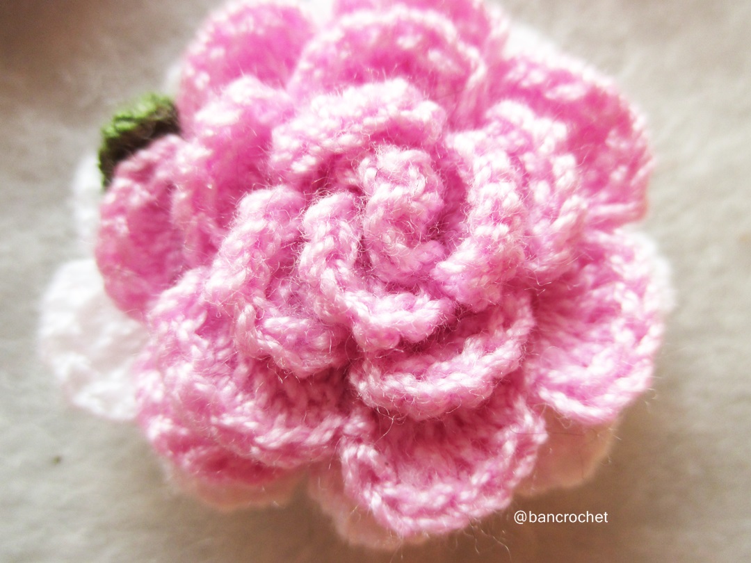 Bancrochet ดอกกุหลาบถักโครเชต์ crochet rose flowers สีชมพู 1.5 นิ้ว