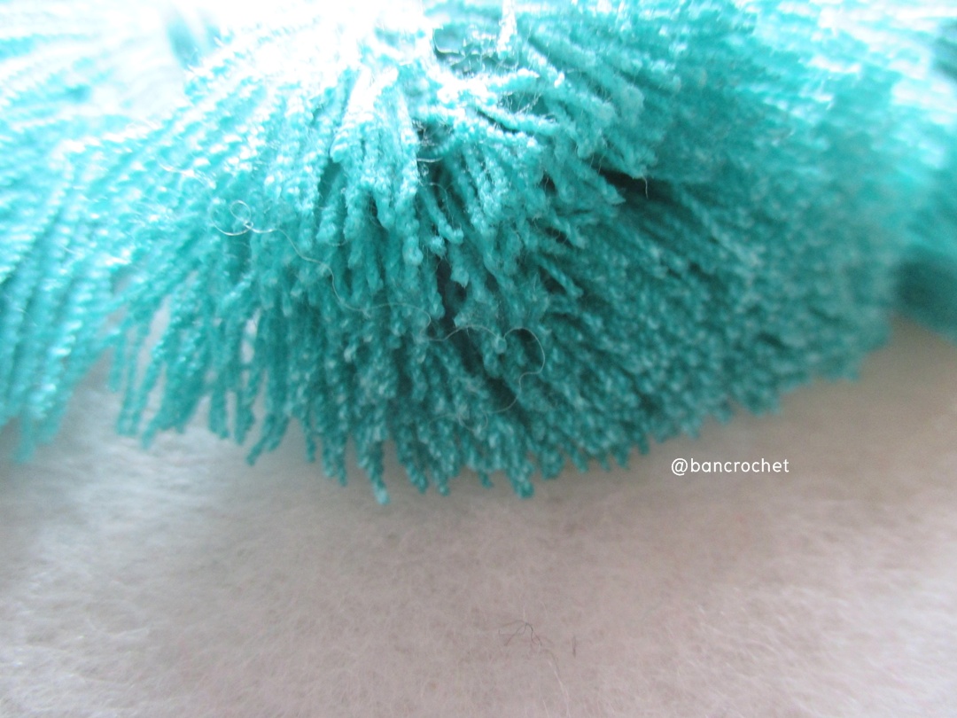 พู่แบบหนาฟู ขนาด 2 นิ้ว 4 ply tassel crochet acrylic yarn 4 ply เขียว 2 นิ้ว