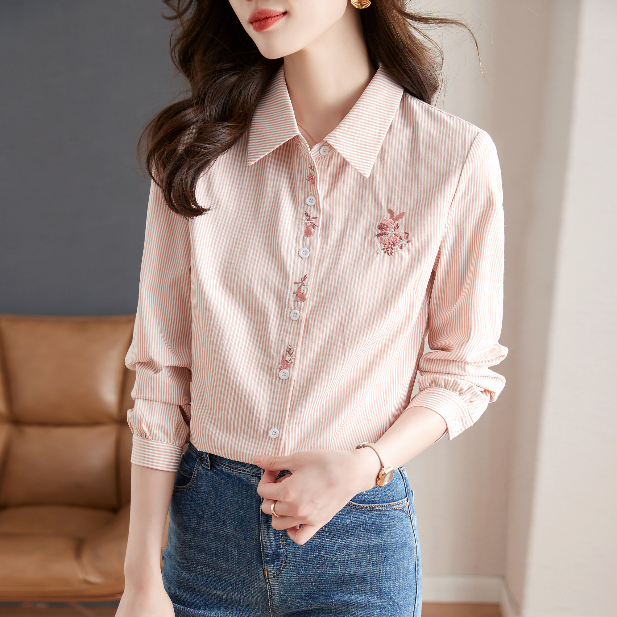 เสื้อเชิ้ตผู้หญิงใส่ทํางาน 390 บาทต่อชิ้น ฟรีค่าจัดส่ง