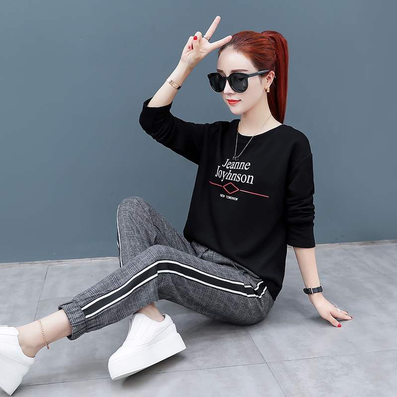 Blouse3778 เสื้อทรงโอเวอร์ไซส์แขนยาวสีดำแต่งลายตัวอักษรช่วงอก ผ้าคอตตอนกำมะหยี่เนื้อดีหนาสวยนุ่มใส่สบายยืดขยายได้เยอะ งานดีไซน์เท่ๆ ใส่กับขาสั้นหรือขายาวก็ดูดี
