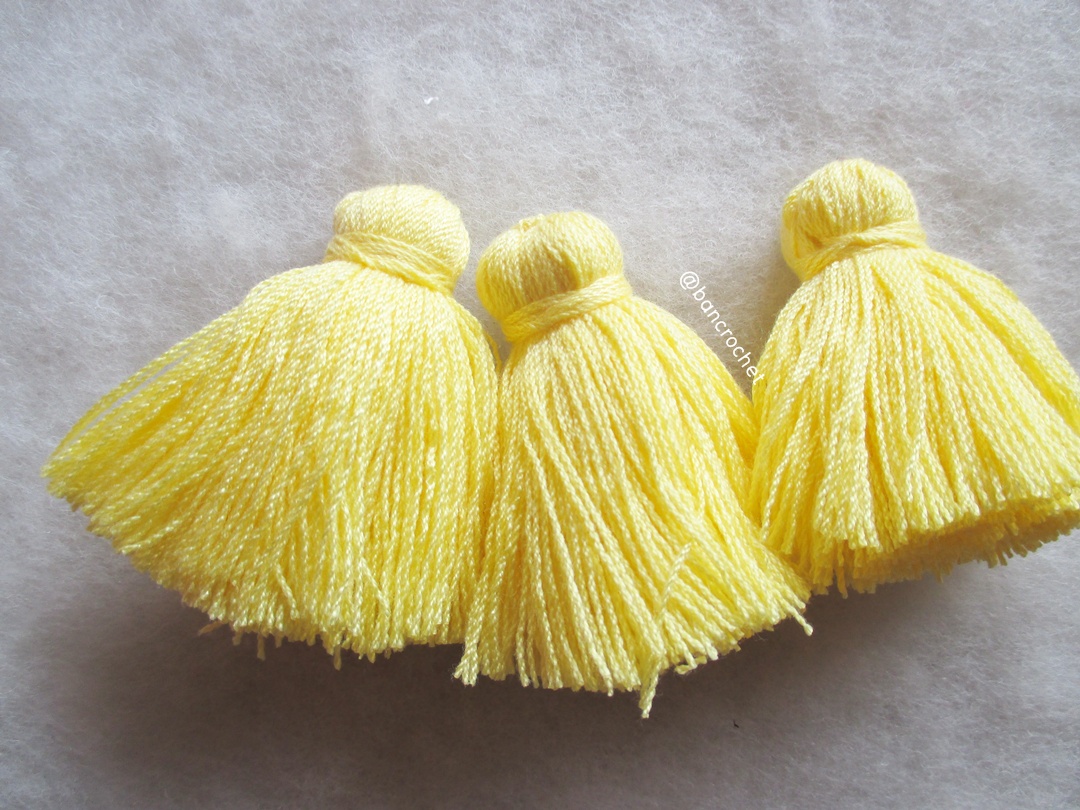 พู่แบบหนาฟู ขนาด 2 นิ้ว 4 ply tassel crochet acrylic yarn 4 ply เหลืองอ่อน 2 นิ้ว