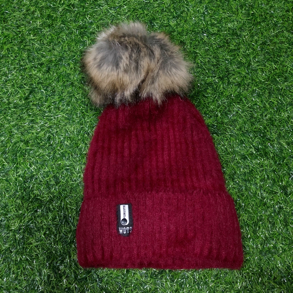 หมวกไหมพรมเนื้อนุ่ม แต่งโลโก้ช่วงปีกหมวก ด้านในบุขนอุ่น พร้อมส่ง งานดีเลยจ้า