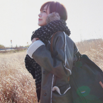 ผ้าพันคอกันหนาว ไหมพรม เกาหลี สีดำแซมขาว น่ารักคุณหนู พร้อมส่ง same pic