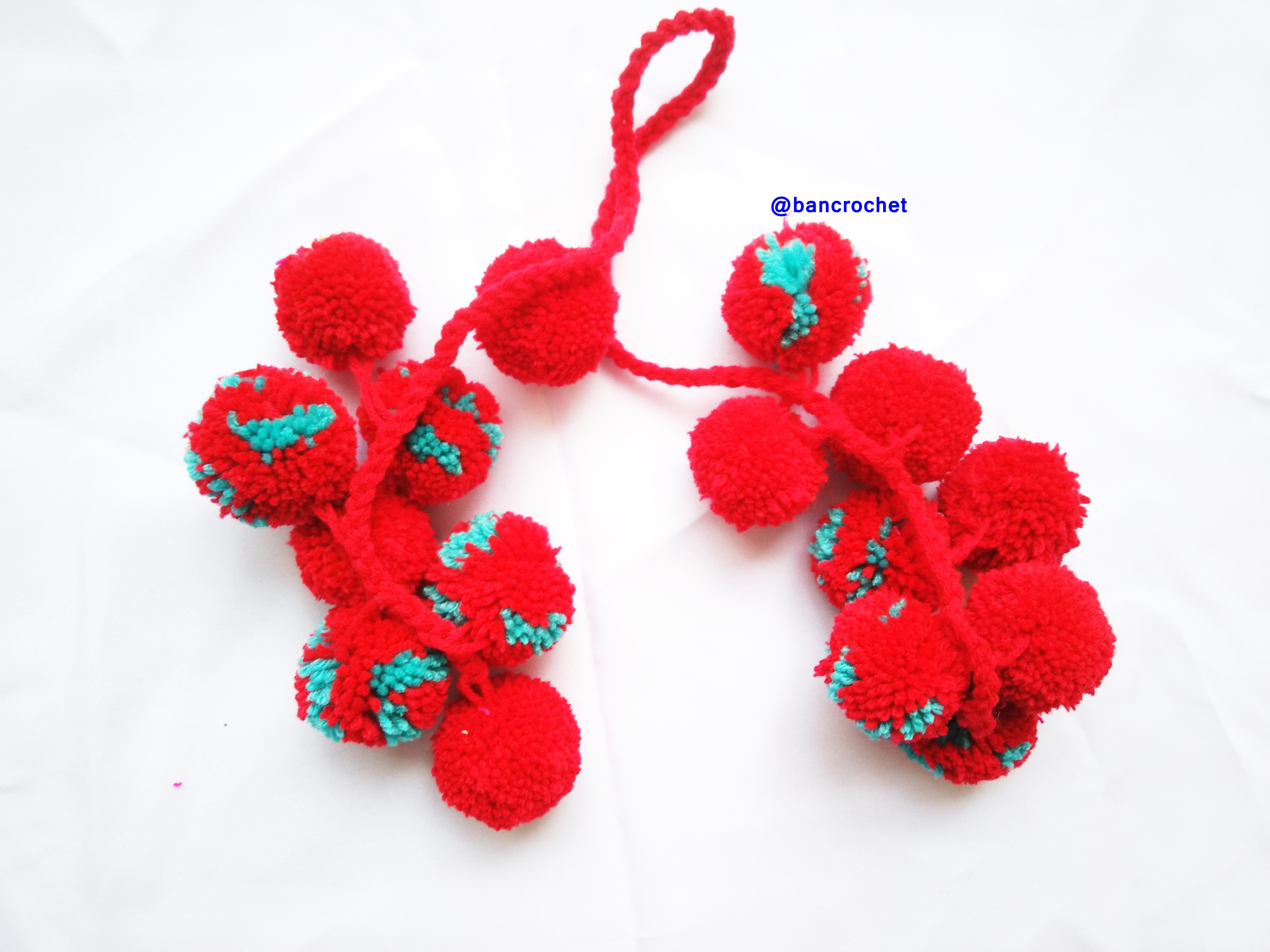 Bancrochet ปอมปอมห้อยกระเป๋า/ที่ห้อยกระเป๋าแฮนด์เมด Tassels keychain hanging for bags หลากสี 4 นิ้ว