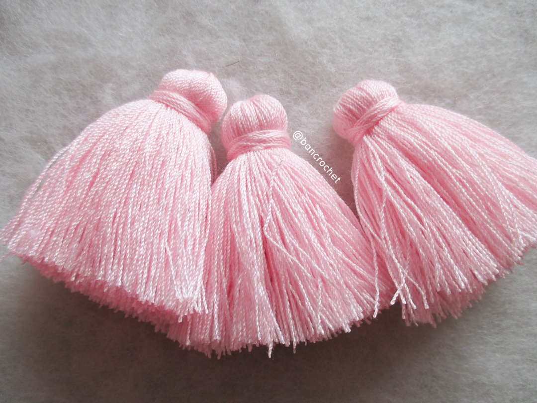 พู่แบบหนาฟู ขนาด 2 นิ้ว 4 ply tassel crochet acrylic yarn 4 ply ชมพูอ่อน 2 นิ้ว