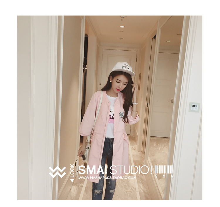 เสื้อคลุมสไตล์เกาหลี ทรงยาว ผ้าร่ม แต่งสกรีนลายด้านหลัง ดีเทลช่วงหลังเก๋ๆ พร้อมส่ง