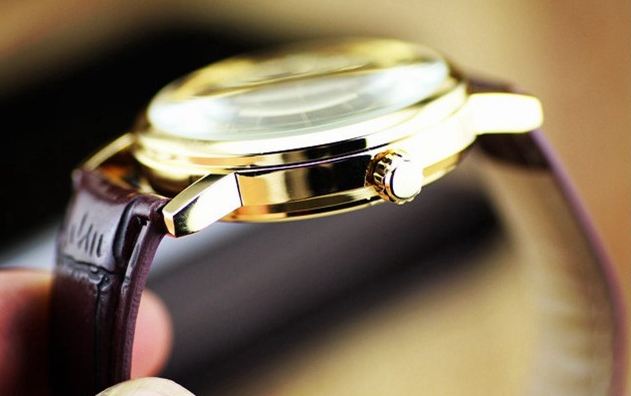 นาฬิกาข้อมือ แบบโชว์กลไก ด้านใน Automatic watch สายหนังแท้ สีน้ำตาล กรอบหน้าปัด มี 2 สี สีทอง และ สีเงิน ของขวัญสุดหรู ให้แฟน เก๋มากค่ะ no 8444810