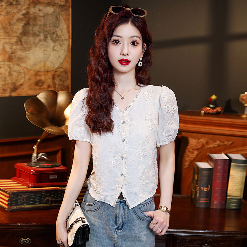 เสื้อเชิ้ตผู้หญิงใส่ทํางาน 390 บาทต่อชิ้น ฟรีค่าจัดส่ง