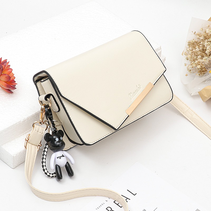 กระเป๋าสะพายข้างผู้หญิง กระเป๋าแฟชั่น By AKAF