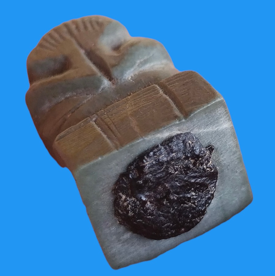 พระปิดตาหินแกะ