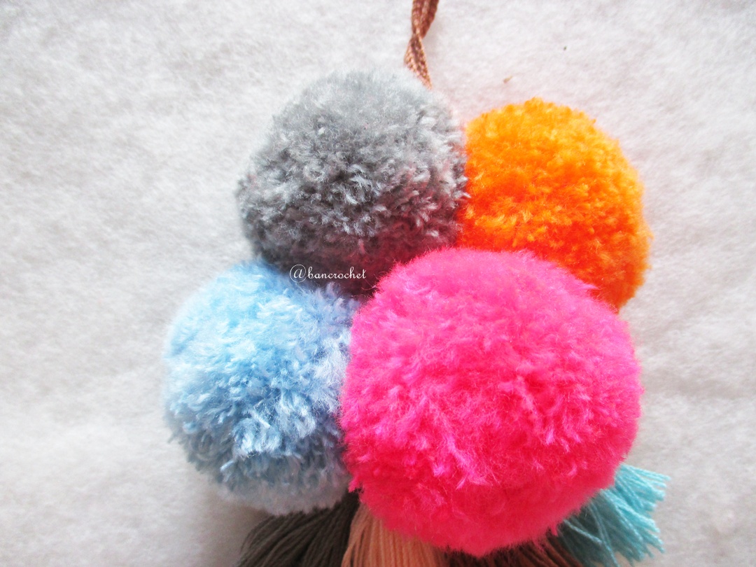 พู่+ปอมปอมแขวนกระเป๋าถักโครเชต์ pompom
