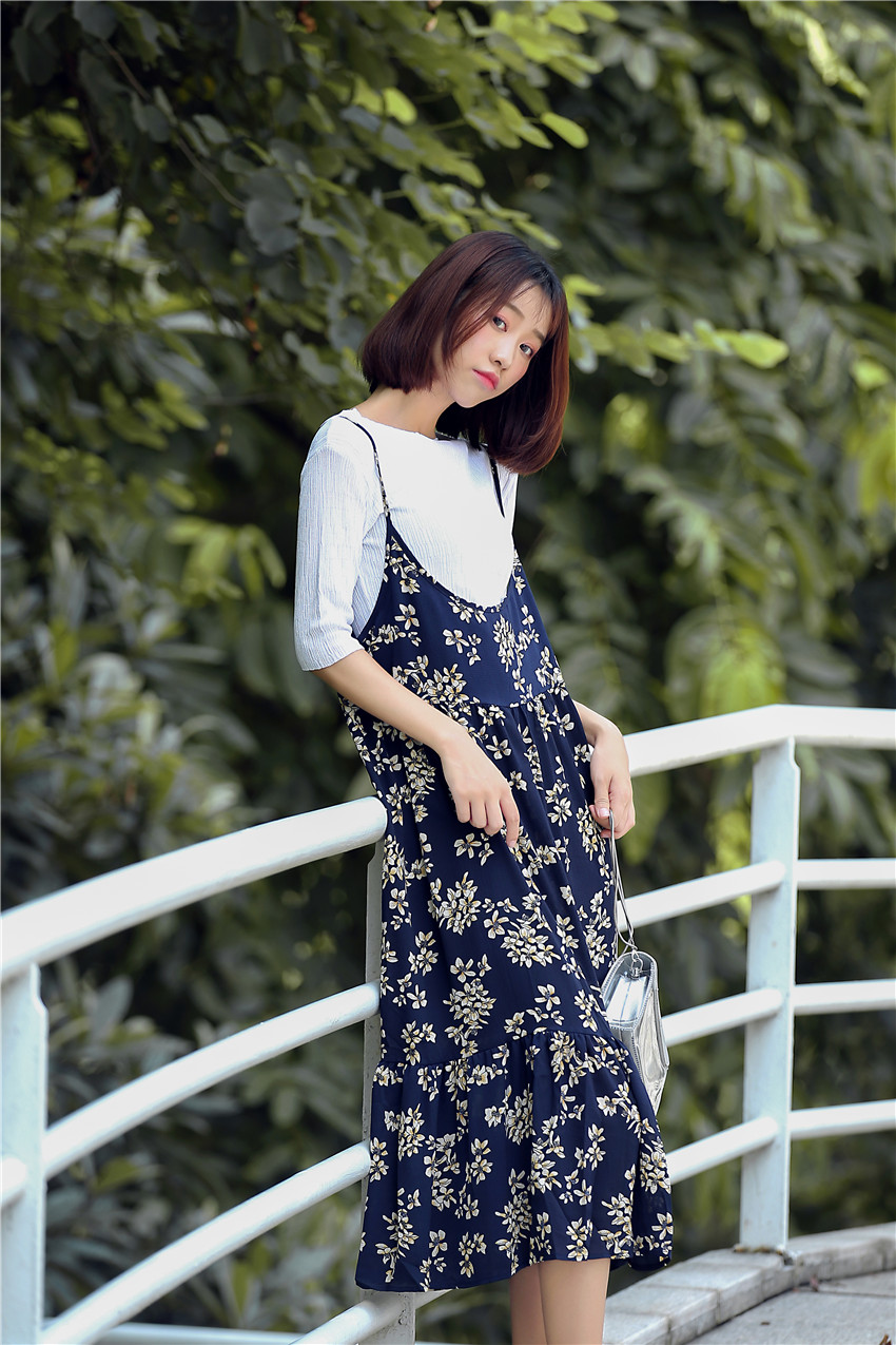 Dress4554 ชุดเดรสยาวสายเดี่ยวลายดอกไม้สีกรมท่า มีเสื้อตัวในผ้านิ่มยืดเยอะ ผ้าชีฟองเนื้อทรายเนื้อหนาสวยมีน้ำหนักทิ้งตัว งานสวยผ้าใส่สบาย งานดีทรงดีลายสวย สายบ่าปรับระดับได้