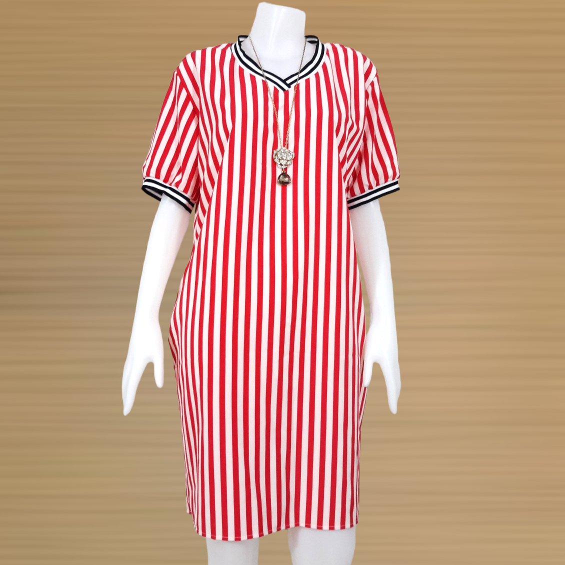 Dress3462 ชุดเดรสไซส์ใหญ่ คอวี แขนจัมพ์ กระเป๋าเจาะข้าง ผ้าไหมอิตาลีเกรดเอเนื้อนิ่มลายริ้ว โทนสีขาวแดง งานสวยใส่ง่ายน่ารักมาก